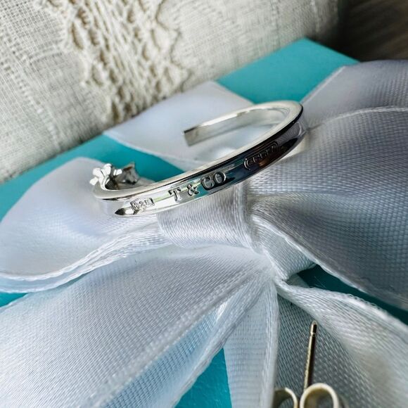 Tiffany & Co 1837 Hoop Earrings in Silver, Medium - Picture 3 of 7